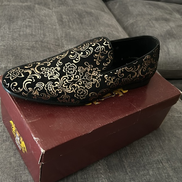 Black loafers with gold design - Picture 2 of 3